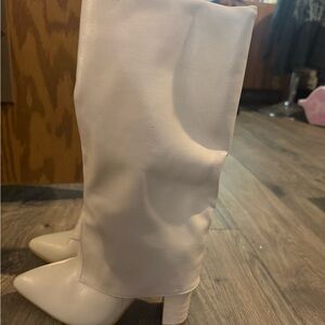 Elegant White Heeled Boots